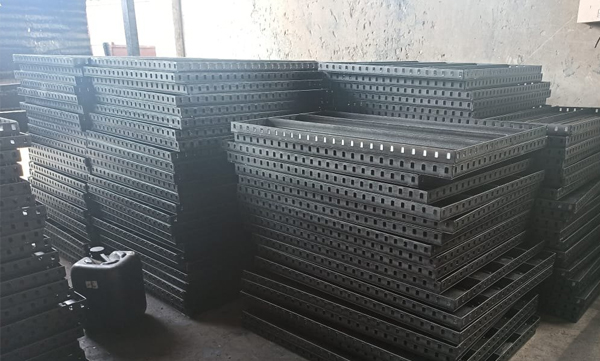 Steel shuttering plates for concrete formwork