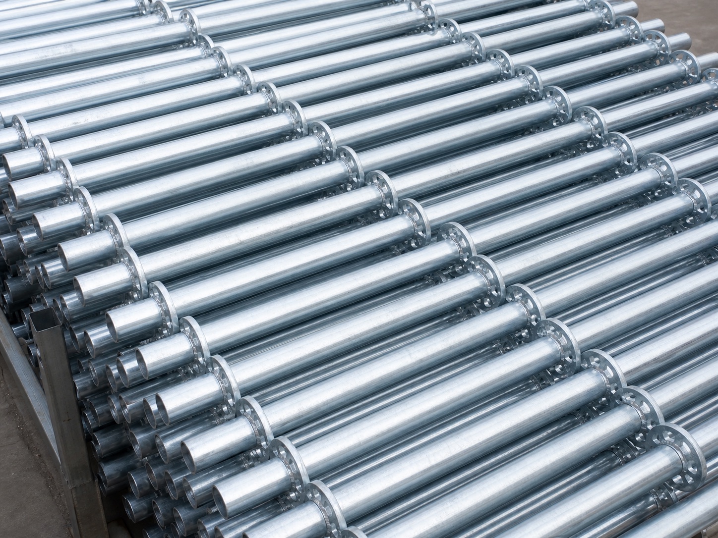 Galvanized vertical scaffold standards